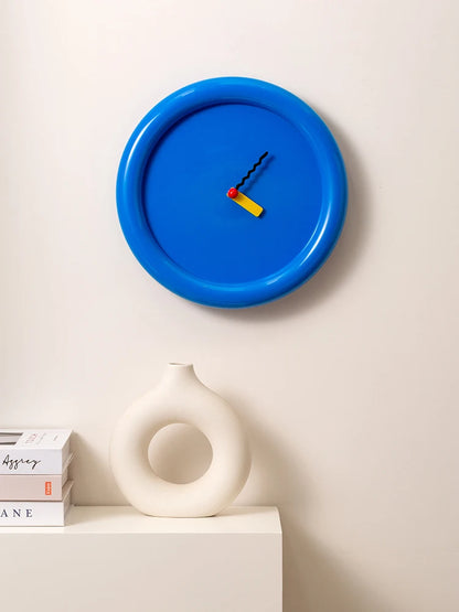Simple circular wall clock