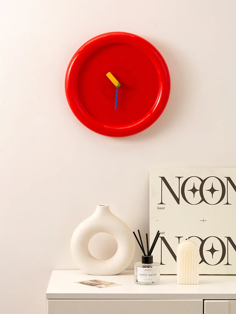 Simple circular wall clock