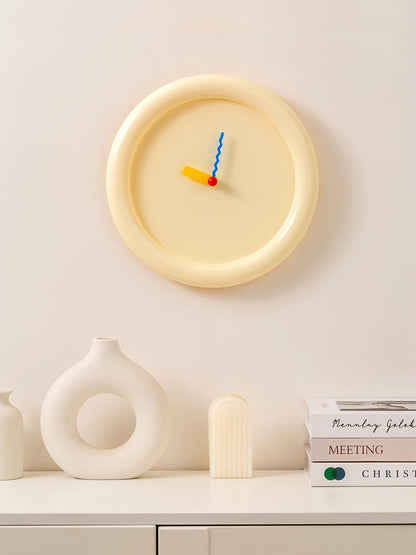 Simple circular wall clock